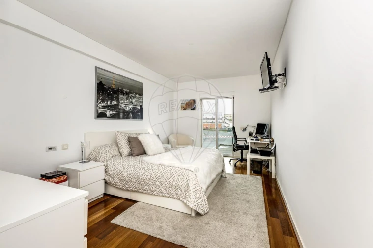 Apartamento T4 para Venda em Sacavém e Prior Velho Foto 28