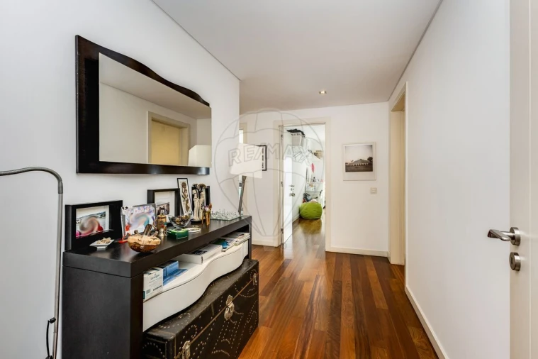 Apartamento T4 para Venda em Sacavém e Prior Velho Foto 25