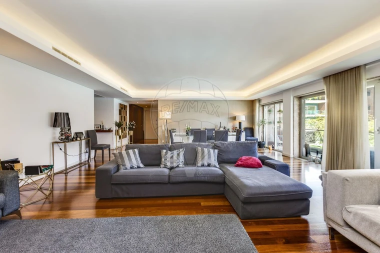 Apartamento T4 para Venda em Sacavém e Prior Velho Foto 12