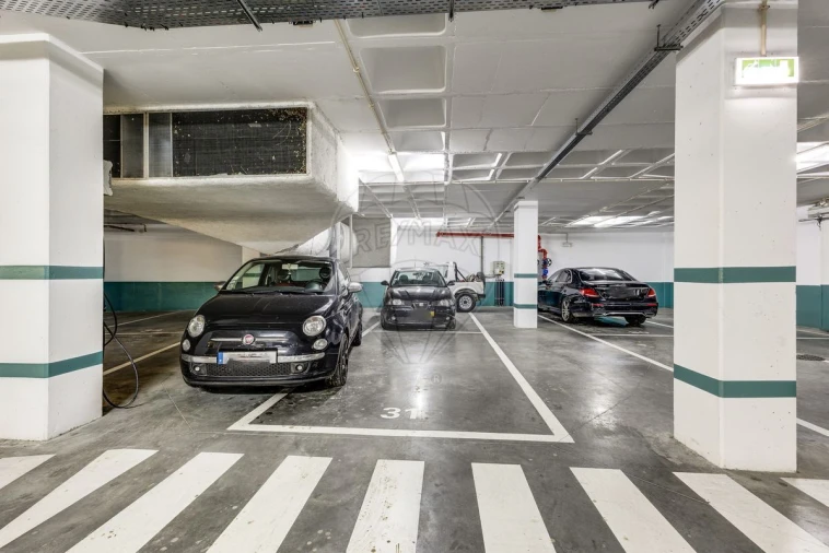 Apartamento T4 para Venda em Sacavém e Prior Velho Foto 44