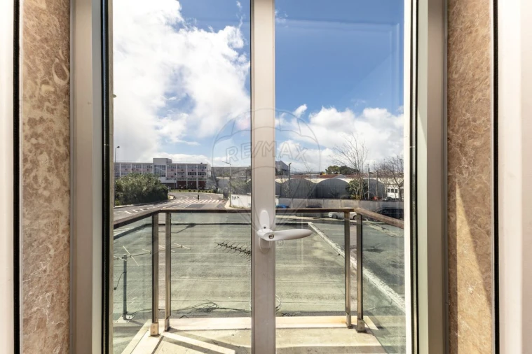 Apartamento T4 para Venda em Sacavém e Prior Velho Foto 29