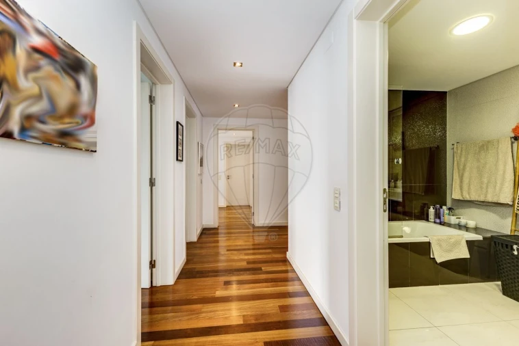 Apartamento T4 para Venda em Sacavém e Prior Velho Foto 27