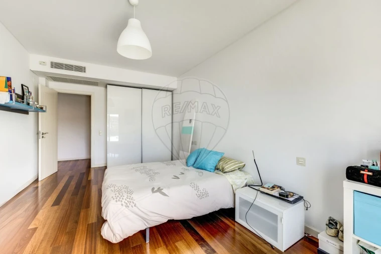 Apartamento T4 para Venda em Sacavém e Prior Velho Foto 36