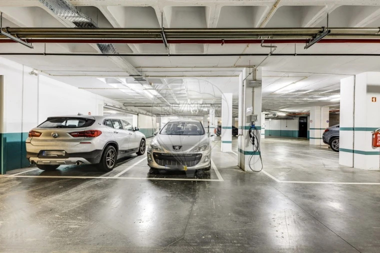 Apartamento T4 para Venda em Sacavém e Prior Velho Foto 45