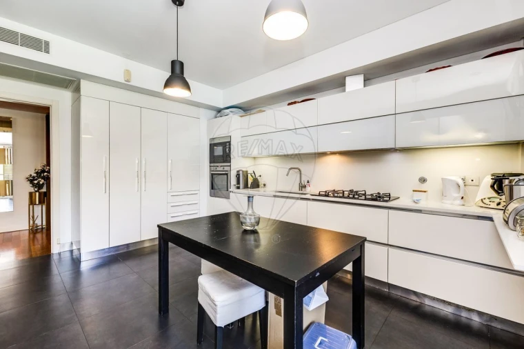 Apartamento T4 para Venda em Sacavém e Prior Velho Foto 19