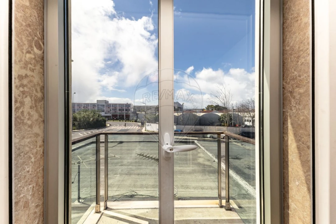 Apartamento T4 para Venda em Sacavém e Prior Velho Foto 29