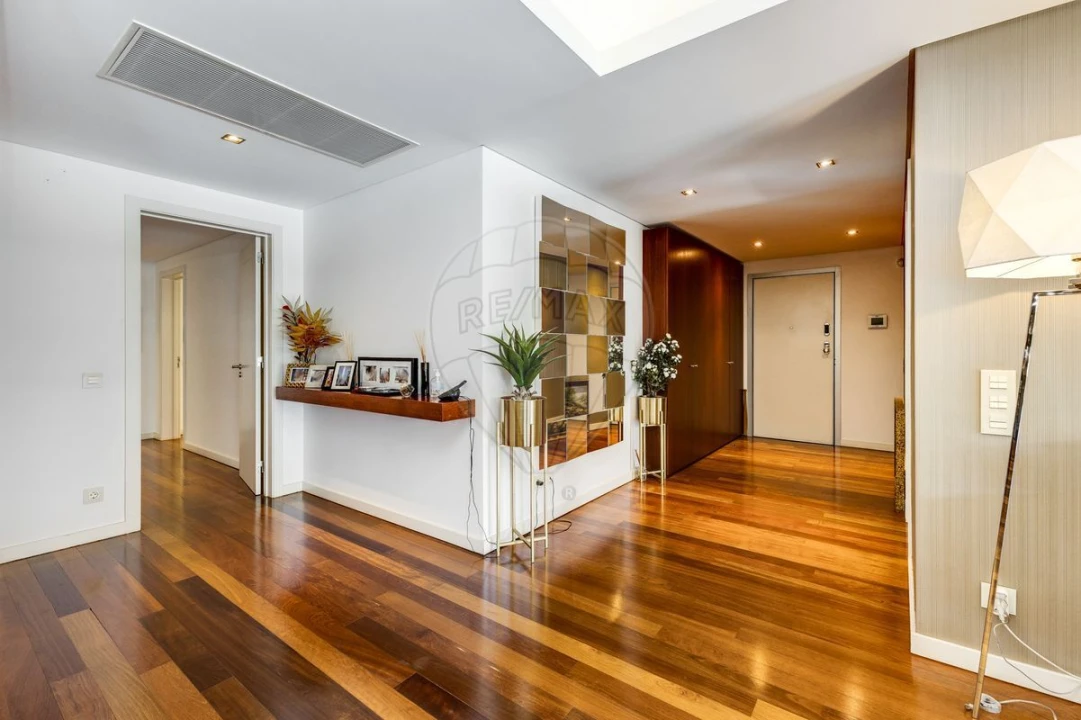 Apartamento T4 para Venda em Sacavém e Prior Velho Foto 14