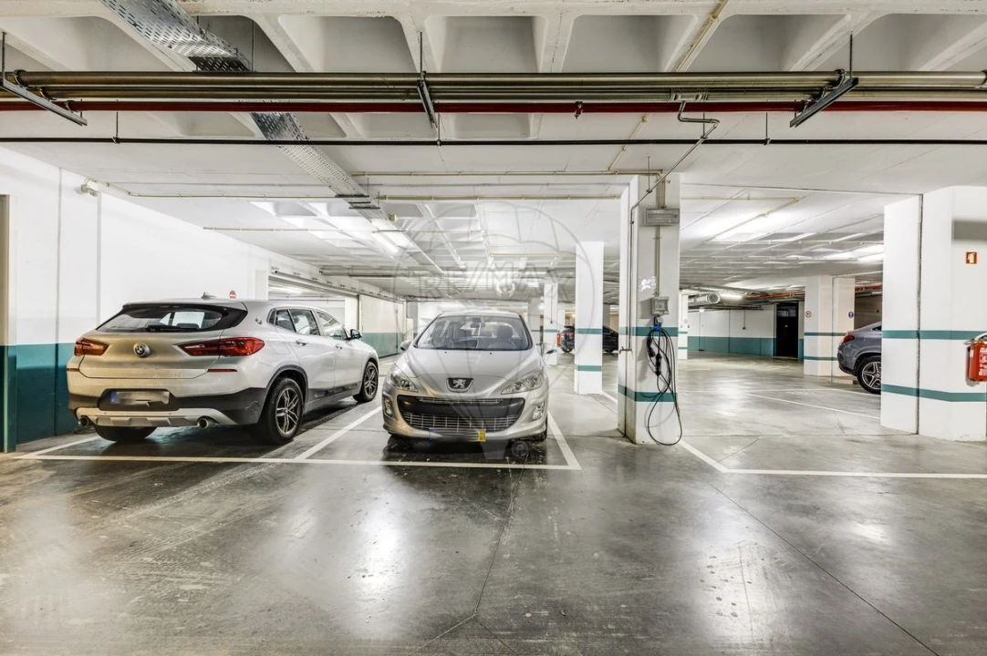 Apartamento T4 para Venda em Sacavém e Prior Velho Foto 45