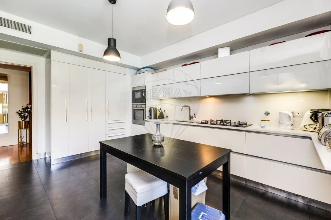 Apartamento T4 para Venda em Sacavém e Prior Velho Foto 19