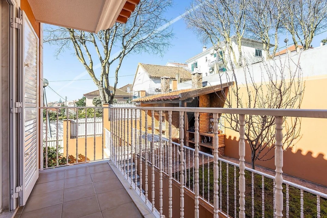 Moradia T5 para Venda em Pontinha e Famões Foto 50