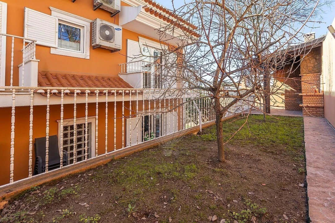 Moradia T5 para Venda em Pontinha e Famões Foto 12