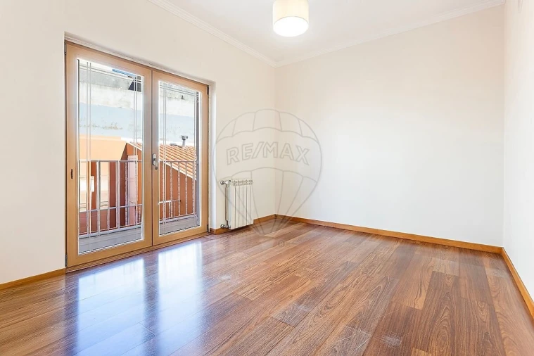 Moradia T5 para Venda em Pontinha e Famões Foto 42