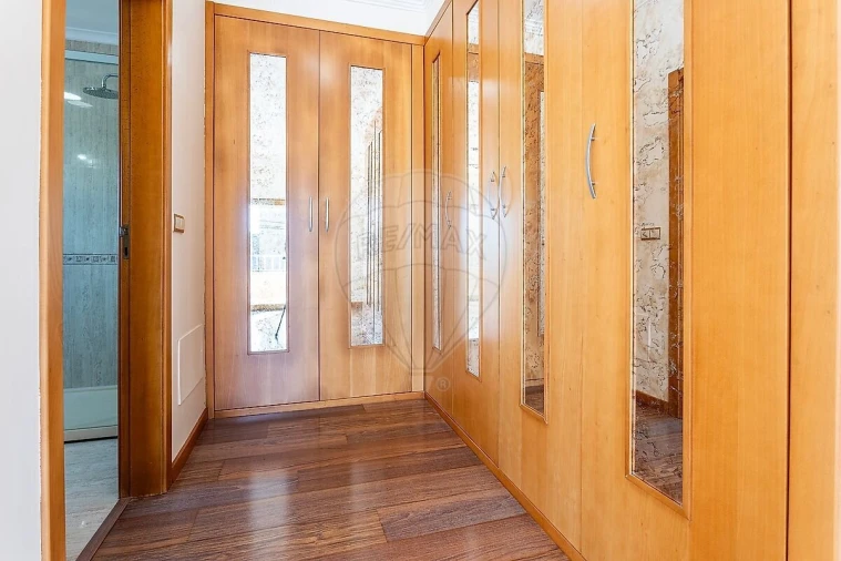 Moradia T5 para Venda em Pontinha e Famões Foto 37