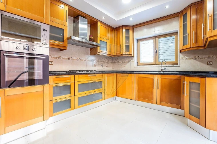 Moradia T5 para Venda em Pontinha e Famões Foto 23