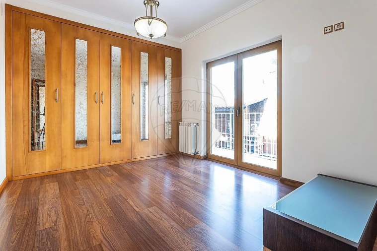 Moradia T5 para Venda em Pontinha e Famões Foto 45