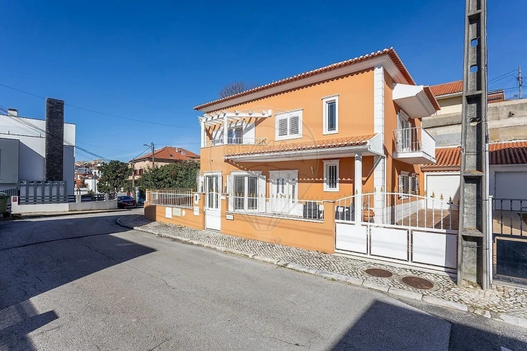 Moradia T5 para Venda em Pontinha e Famões Foto 4