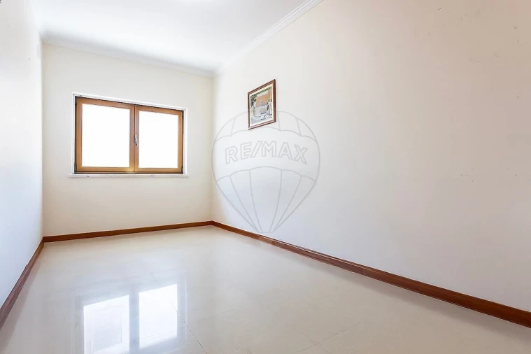 Moradia T5 para Venda em Pontinha e Famões Foto 19