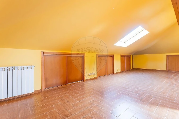 Moradia T5 para Venda em Pontinha e Famões Foto 48