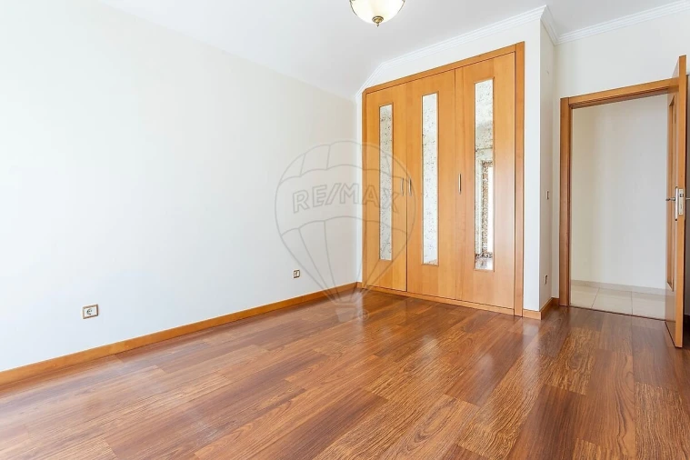 Moradia T5 para Venda em Pontinha e Famões Foto 41