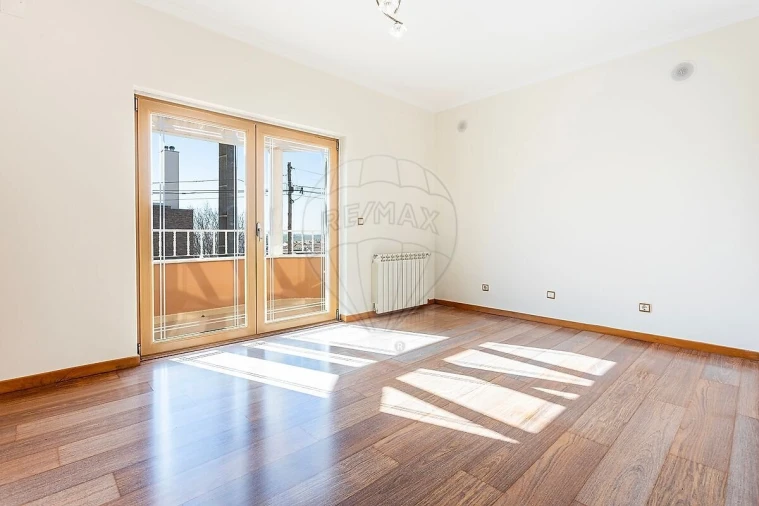 Moradia T5 para Venda em Pontinha e Famões Foto 34