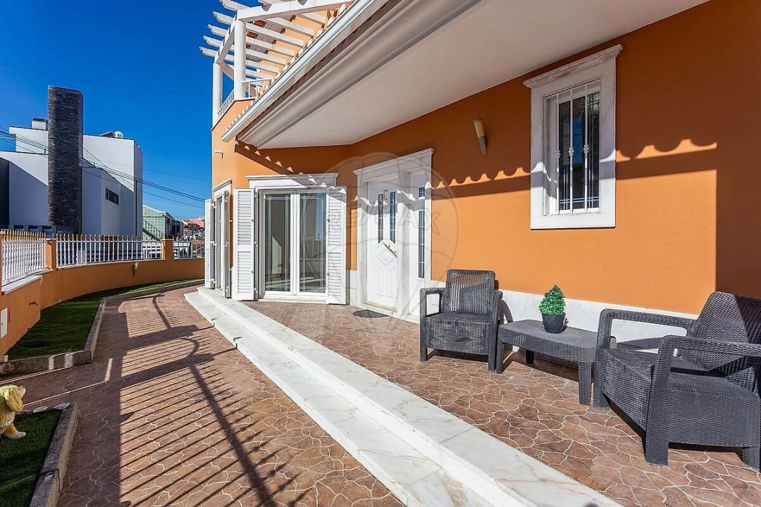 Moradia T5 para Venda em Pontinha e Famões Foto 6