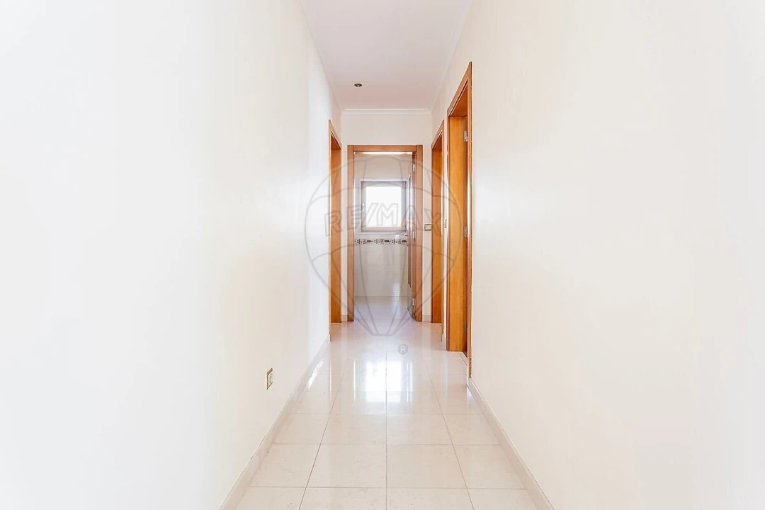 Moradia T5 para Venda em Pontinha e Famões Foto 38