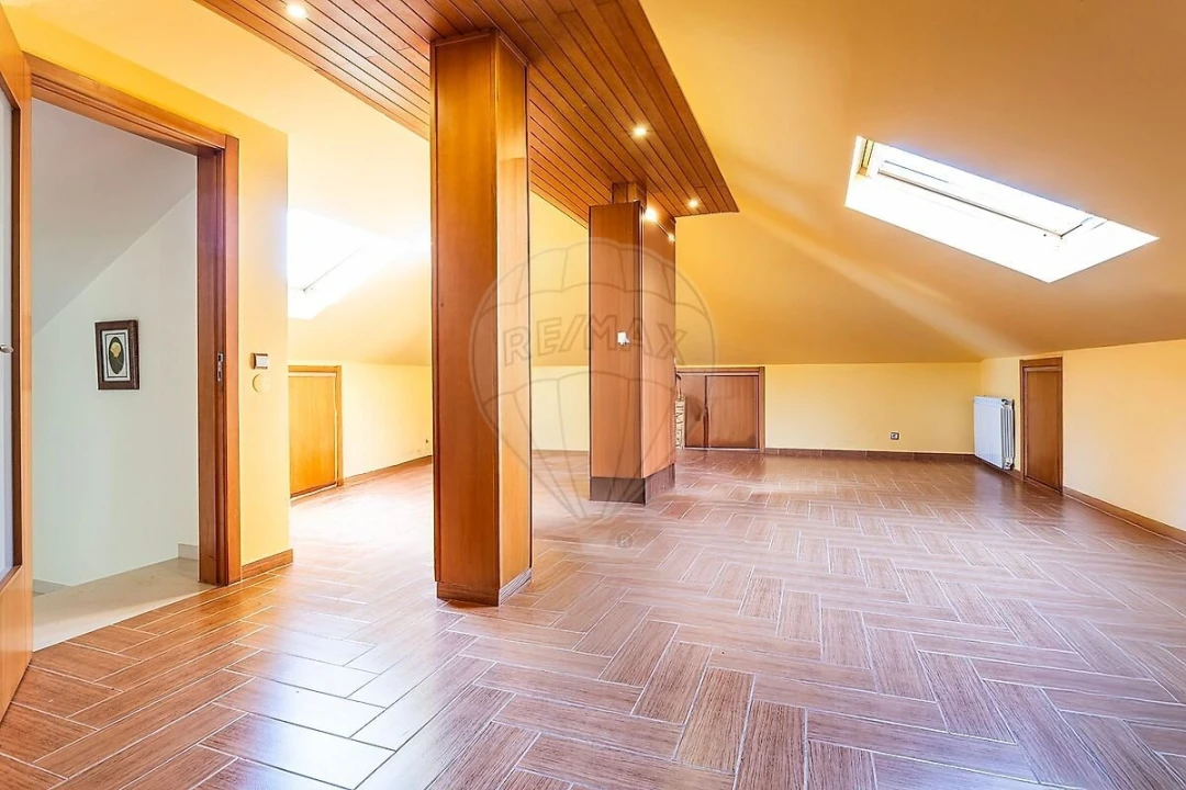 Moradia T5 para Venda em Pontinha e Famões Foto 49