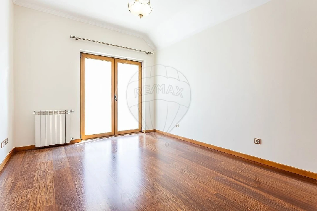 Moradia T5 para Venda em Pontinha e Famões Foto 40