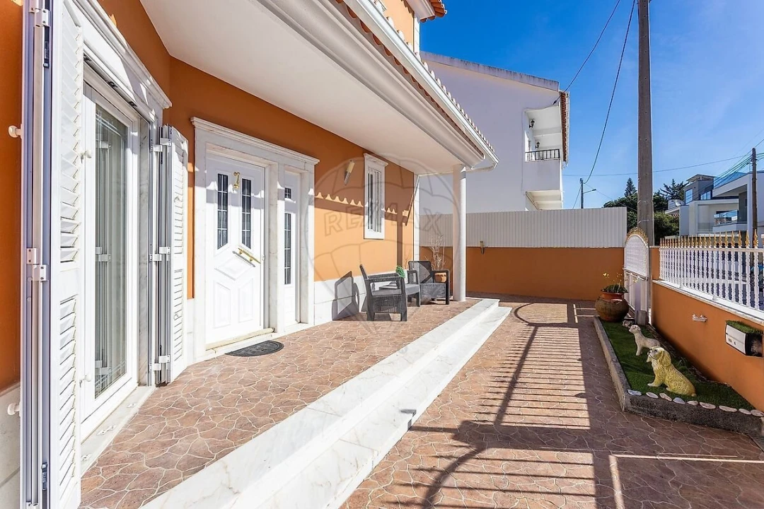 Moradia T5 para Venda em Pontinha e Famões Foto 7