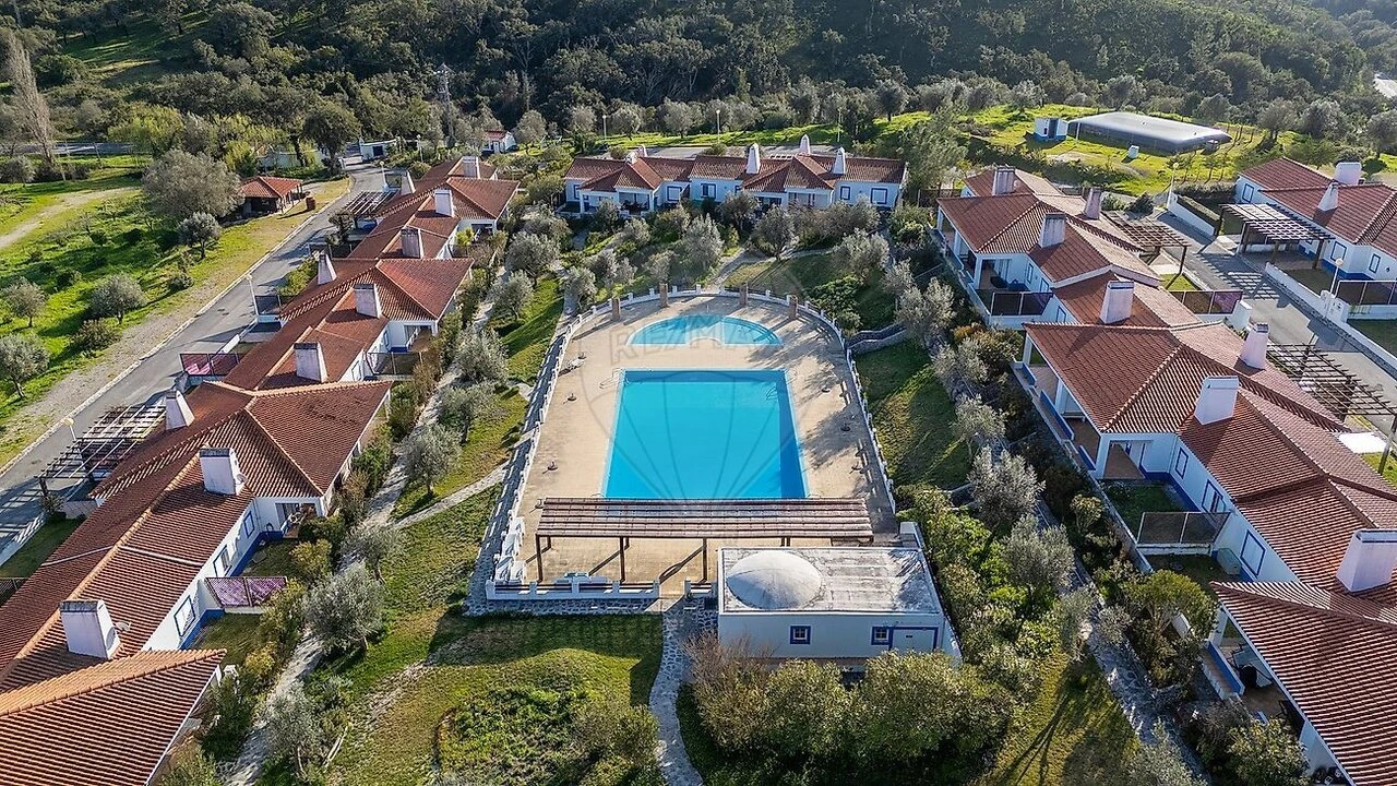 Moradia T3 para Venda em Santa Maria do Castelo e Santiago e Santa Susana Foto 3