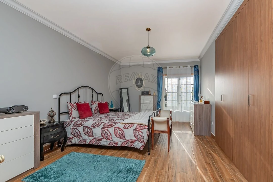 Moradia T4 para Venda em Igreja Nova e Cheleiros Foto 24