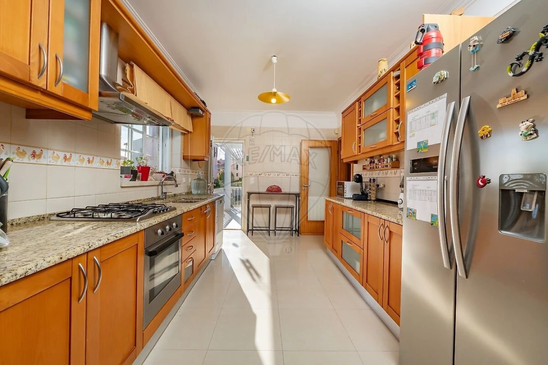 Moradia T4 para Venda em Igreja Nova e Cheleiros Foto 13