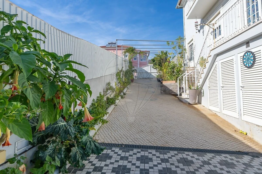 Moradia T4 para Venda em Igreja Nova e Cheleiros Foto 48