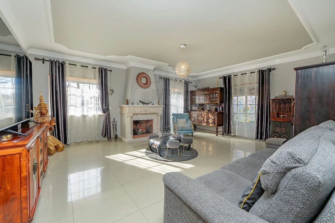 Moradia T4 para Venda em Igreja Nova e Cheleiros Foto 6