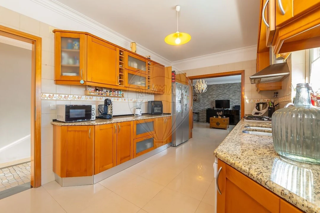 Moradia T4 para Venda em Igreja Nova e Cheleiros Foto 12