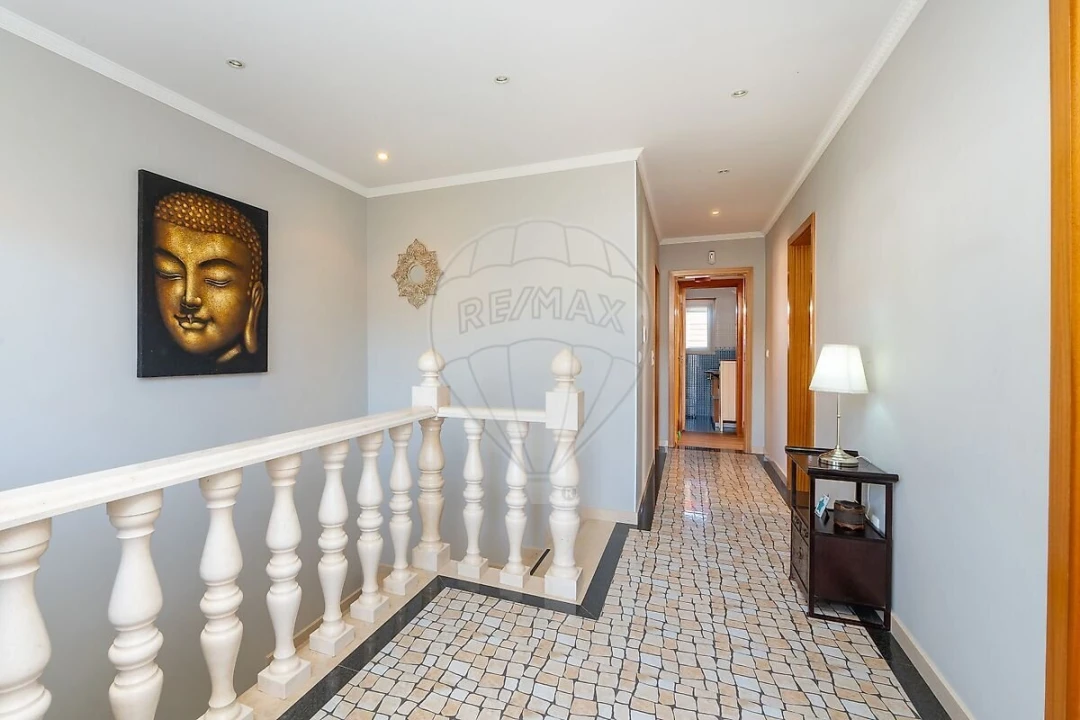 Moradia T4 para Venda em Igreja Nova e Cheleiros Foto 28