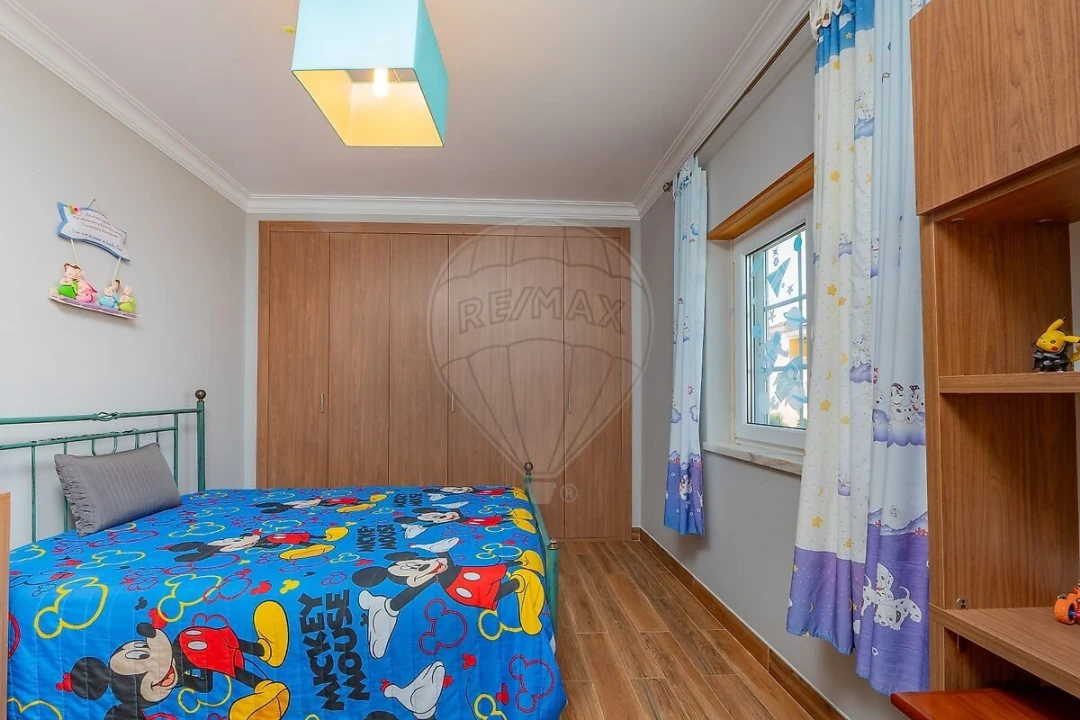 Moradia T4 para Venda em Igreja Nova e Cheleiros Foto 33