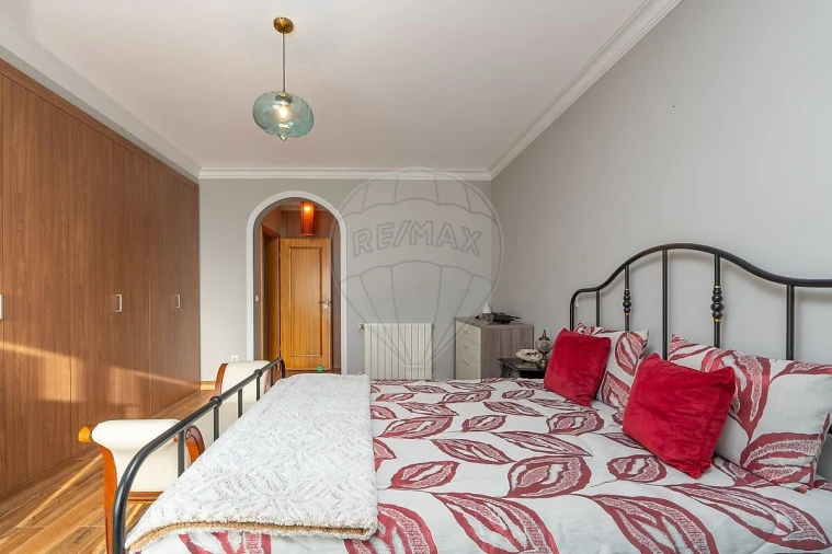 Moradia T4 para Venda em Igreja Nova e Cheleiros Foto 25