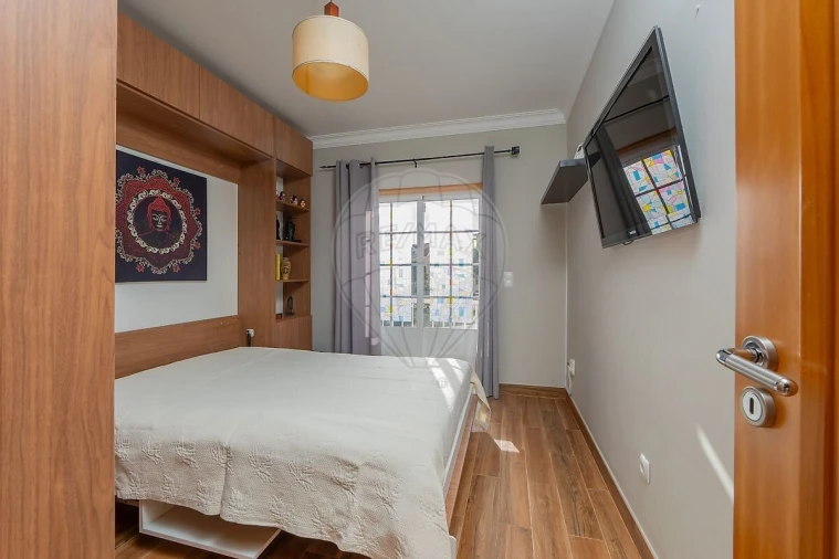 Moradia T4 para Venda em Igreja Nova e Cheleiros Foto 21