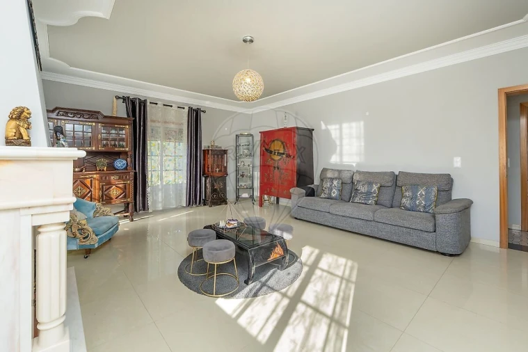 Moradia T4 para Venda em Igreja Nova e Cheleiros Foto 9