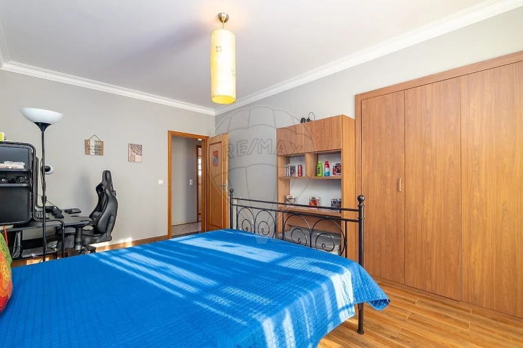 Moradia T4 para Venda em Igreja Nova e Cheleiros Foto 30