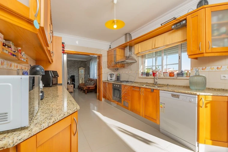 Moradia T4 para Venda em Igreja Nova e Cheleiros Foto 14