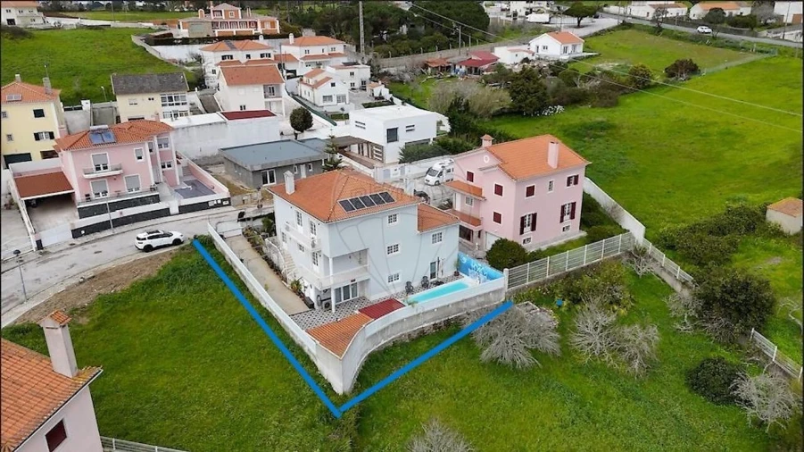 Moradia T4 para Venda em Igreja Nova e Cheleiros Foto 50