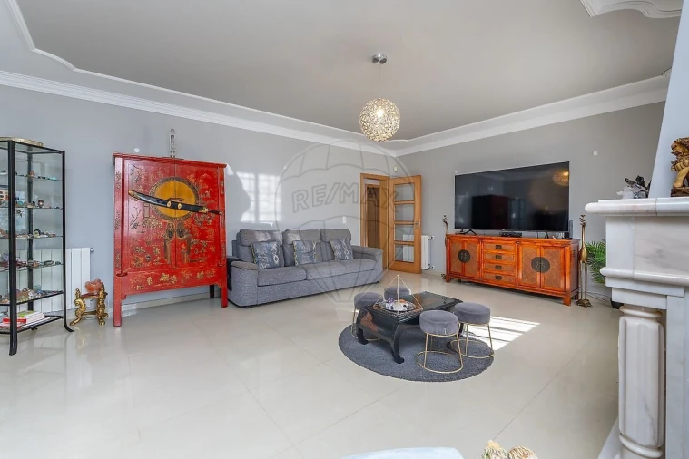 Moradia T4 para Venda em Igreja Nova e Cheleiros Foto 10