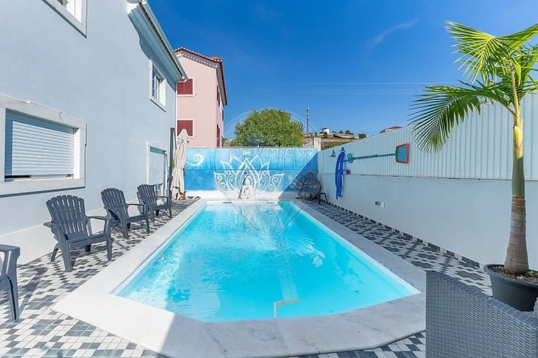 Moradia T4 para Venda em Igreja Nova e Cheleiros