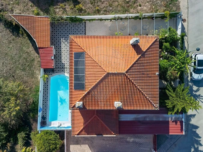 Moradia T4 para Venda em Igreja Nova e Cheleiros Foto 3