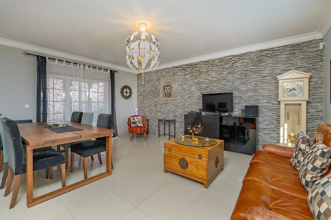 Moradia T4 para Venda em Igreja Nova e Cheleiros Foto 16