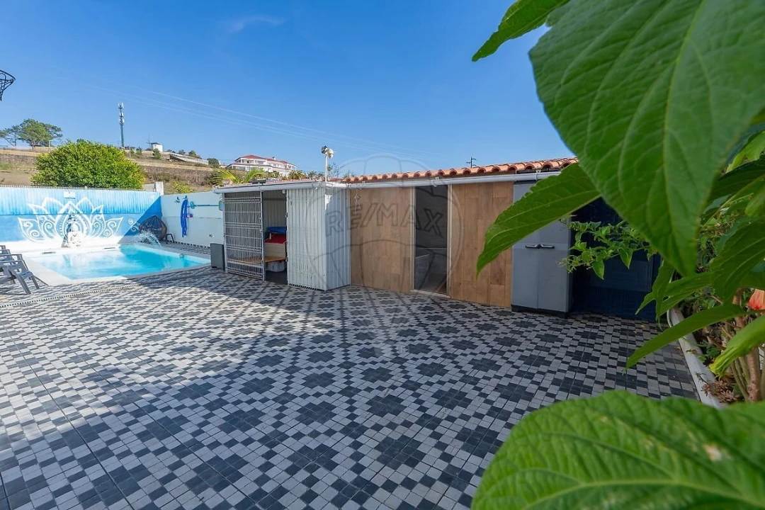 Moradia T4 para Venda em Igreja Nova e Cheleiros Foto 45