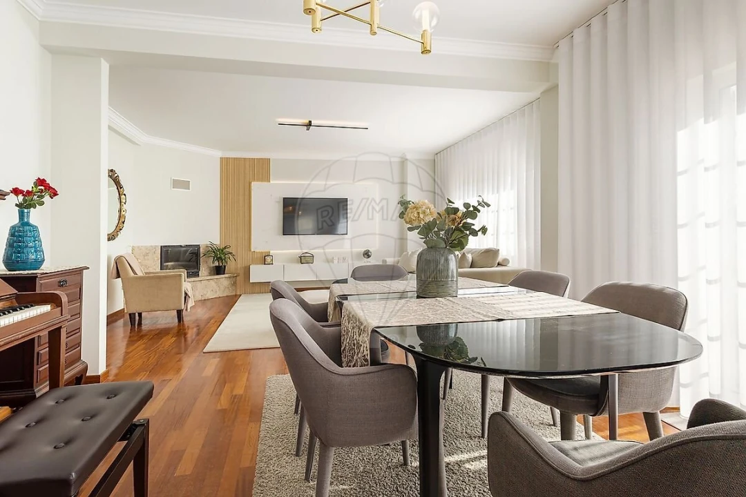 Moradia T4 para Venda em Santa Maria e São Miguel, São Martinho, São Pedro Penaferrim Foto 4