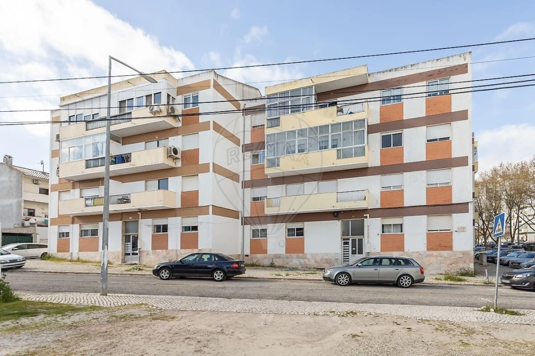Apartamento T2 para Venda em Baixa da Banheira e Vale da Amoreira Foto 1